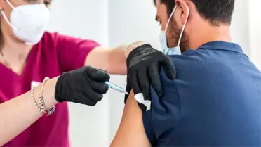 Avrupa İlaç Ajansı da kas iltihabının mRNA aşılarının 'çok ender görülen' bir yan etkisi olduğunu açıkladı