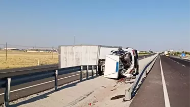 Aksaray'da kamyonet ile hafif ticari araç devrildi: 6 yaralı
