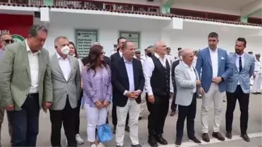 Kırkpınar'ın 'ebedi altın kemerli' başpehlivanlarından Aydın Demir ve Hüseyin Çokal'ın Sarayiçi'ne heykelleri dikildi