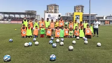 GSB'de Okulları'nda futbol ve futsal ilgi görüyor