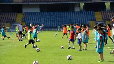 (Özel haber) Futbolda Özkaynak ile yaklaşık 400 çocuğa ücretsiz futbol eğitimi veriliyor