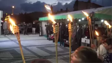 Son dakika: 15 Temmuz şehitleri meşaleli yürüyüşle anıldı