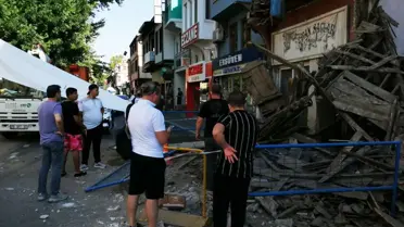 Mudanya'da kullanılmayan ahşap bina çöktü