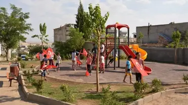 Ergani Kaymakamı Öztürk, iki mahallede yapımı tamamlanan parkların açılışını yaptı