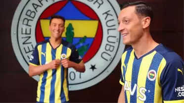 Mesut Özil'in Balmumu heykeli Türkiye'ye getirildi! Yıldız futbolcu, kendi heykeliyle fotoğrafını paylaştı