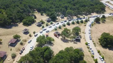 Sıcaktan bunalan Manisa ve İzmirliler Spil'e akın etti