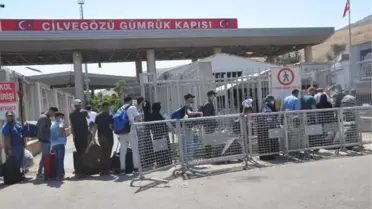 CİLVEGÖZÜ'NDEN 44 BİN 220 SURİYELİ BAYRAMLAŞMAK İÇİN ÜLKELERİNE GİTTİ