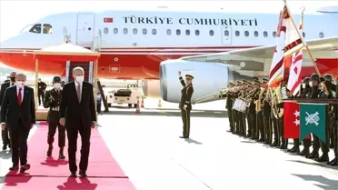 Cumhurbaşkanı Erdoğan, KKTC'de resmi törenle karşılandı
