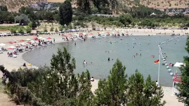 Doğu'da tatilcilerin vazgeçilmez adresi Hazar Gölü, turizmde bayram bereketi yaşıyor