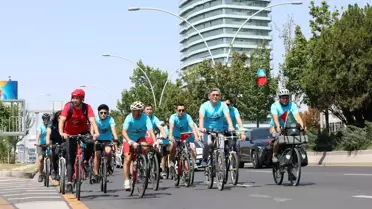Son dakika haberi: Türk ve Kazak bisikletçiler Anıtkabir'e pedal çevirdi