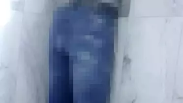Arkadaşının evine havalandırmadan girmek isterken sıkıştığı yerde öldü