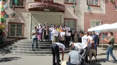 EVLAT NÖBETİNDE 3 KAVUŞMA DAHA; AİLELER HDP ÖNÜNDE KURBAN KESTİ