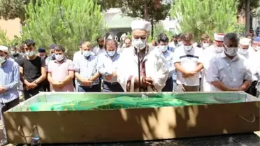 Son dakika... Genç öğretmenin cenaze namazını, imam babası kıldırdı