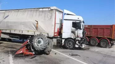 TIR'ın çarptığı traktör ikiye bölündü; sürücü yaralı