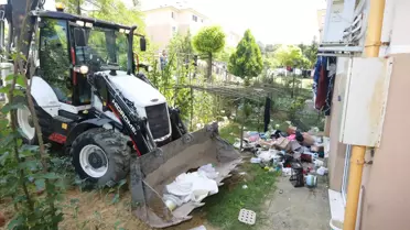 Sakarya'da belediye ekiplerinin temizlediği evden 4 kamyon çöp çıktı