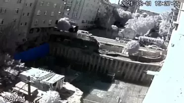 Bağcılar'da inşaatın temel duvarı böyle çöktü