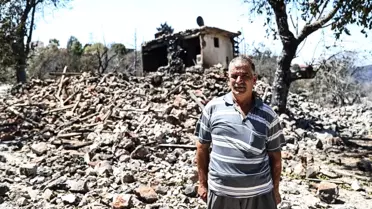 Çevre ve Şehircilik Bakanı Kurum, Akseki'de yangından etkilenen vatandaşları ziyaret etti