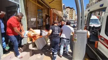 ASANSÖRÜN HALATI KOPTU; 2'NCİ KATTAN DÜŞEN İKİ KARDEŞ AĞIR YARALANDI