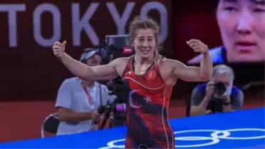 Tokyo Olimpiyatları'nda tarihi başarıya imza atan Yasemin Adar'a TRT muhabirinden tepki çeken ifade: Bronz ama olsun