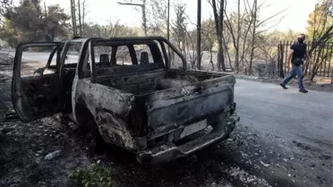 Atina'nın kuzeyindeki yangınlarda onlarca ev ve araç alevler içinde kaldı