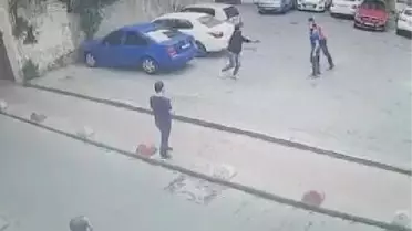 Beyoğlu'nda 1 kişinin öldüğü 2 kişinin yaralandığı silahlı kavga kamerada