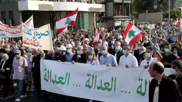 Beyrut'taki patlamanın yıldönümünde binlerce Lübnanlı sokaklara döküldüGüvenlik güçleri ile protestocular arasında arbedede 56 kişi yaralandı