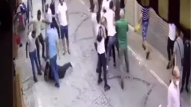 Beyazıt'ta esnaf kavgasında sopa ve tabureler havada uçuştu