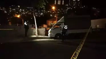 Son dakika haberi: Freni boşalan kamyonet kaldırımda oturan çocuklara çarptı: 1 ölü, 1 yaralı