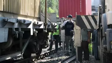İzmir'de raydan çıkan yük treninin kaldırılmasının ardından İZBAN seferleri normale döndü