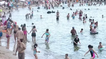 CADDEBOSTAN HALK PLAJINDA PAZAR YOĞUNLUĞU