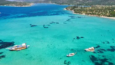 Tropik adaları aratmayan Dikili'nin eşsiz koyları ziyaretçileri cezbediyor