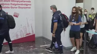 Busenaz Sürmeneli, yurda döndü