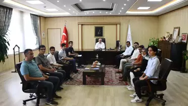 Kahramanmaraş'ta roket üreten öğrenciler İl Milli Eğitim Müdürü Yılmaz'ı ziyaret etti