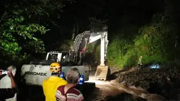 Kalkandere ilçesinde çay bahçesinde mahsur kalan 2 kişi kurtarıldı