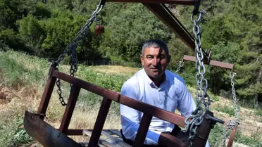 Kumluca'da, sarp bölgelerdeki ürünlerini taşımak için teleferik yaptılar