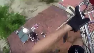 Beyaz bayrak sallayarak yardım istediler! Sinop'taki selde çatıya çıkan vatandaşlar helikopterle kurtarıldı