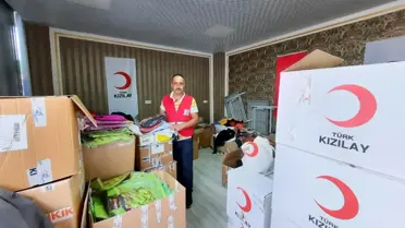 Türk Kızılayı'ndan maddi durumu olmayan ailelere giyim ve gıda yardımı