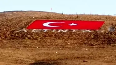 Altıntaş'ta dev Türk bayrağı boyama çalışması