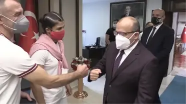 Olimpiyat şampiyonu Busenaz Sürmeneli'den Ustaoğlu ve Zorluoğlu'na ziyaret