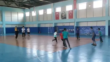 Yaz Kur'an kursu öğrencileri dini eğitimlerinin yanında yaptıkları sportif faaliyetlerle güzel vakit geçiriyor