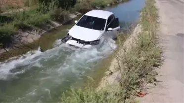 Sulama kanalına devrilen otomobilin sürücüsü yaralandı