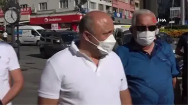 Trafik ışıklarına 'Aşı ol' etiketleri yapıştırıldı