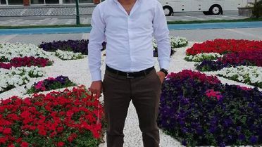 Yol kenarında başından tabancayla vurulmuş olarak ölü bulundu