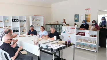 Havzalı kadınlar esnaf ve vatandaşlara aşure ikram etti
