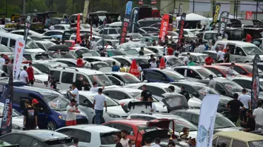 Modifiye araç tutkunları Çekmeköy'de buluştu