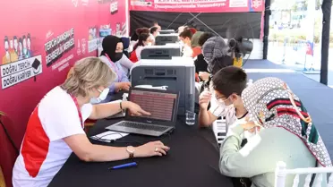 İBB, 22 meydanda üniversite sınavına giren 22 bin gence rehber oldu