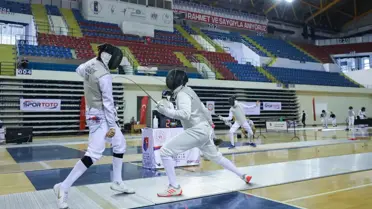 Eskrimde Federasyon Kupası müsabakaları İzmir'de başladı