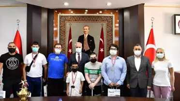 Isparta Valisi Ömer Seymenoğlu, başarılı sporcuları ağırladı