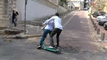 İSTANBUL'DA KURALLARA UYMADAN KULLANILAN SCOOTERLAR TEHLİKE SAÇIYOR