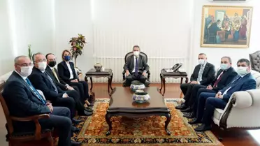 Nevşehir Valisi İnci Sezer Becel ve beraberindeki Nevşehir heyeti, Milli Eğitim Bakanı Mahmut Özer'i ziyaret etti
